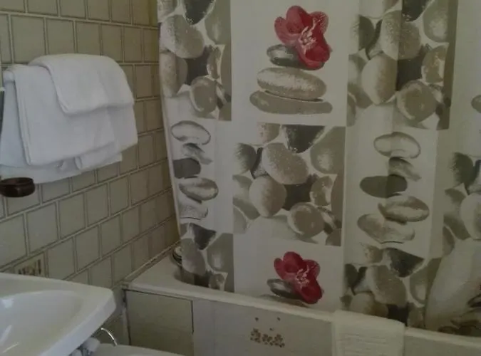 Hotel Ideal Stagnolo Galeria (Corsica)